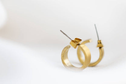 Droge Matte Mini Hoop Earrings