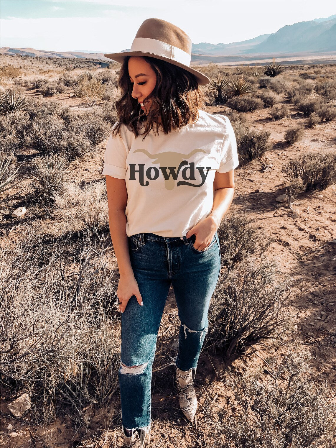 Howdy Longhorn T-Shirt — Western Cowboy Graphic T-Shirt