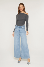 Load image into Gallery viewer, Mica Erika Super High Wide Ankle Jeans
