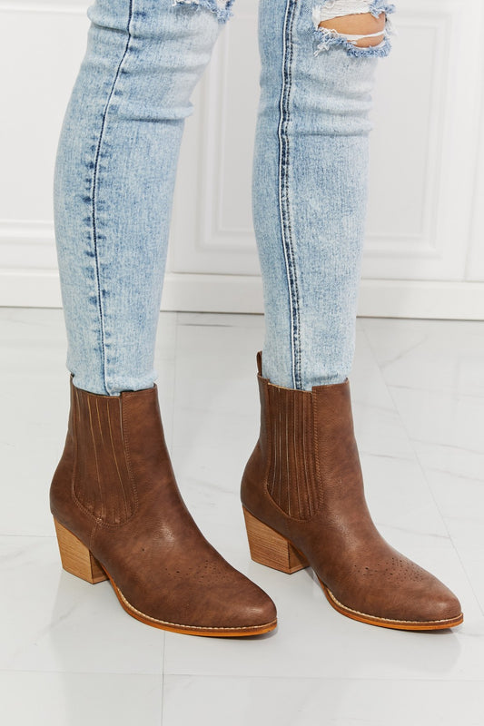 Chelsea Boot in Chestnut