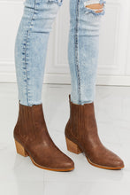 Load image into Gallery viewer, Chelsea Boot in Chestnut
