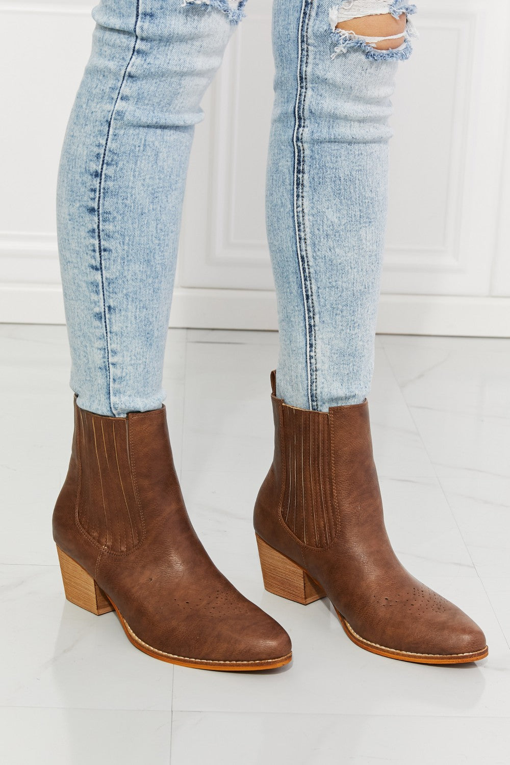 Chelsea Boot in Chestnut