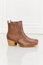 Load image into Gallery viewer, Chelsea Boot in Chestnut
