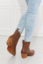 Load image into Gallery viewer, Chelsea Boot in Chestnut
