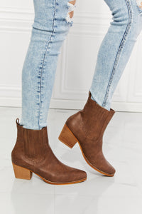 Chelsea Boot in Chestnut