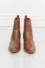 Load image into Gallery viewer, Chelsea Boot in Chestnut
